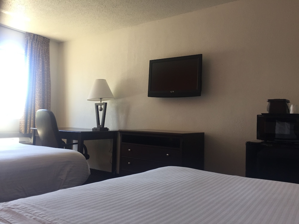 Deluxe Room, 2 Double Beds, Non Smoking, Refrigerator & Microwave photo 2