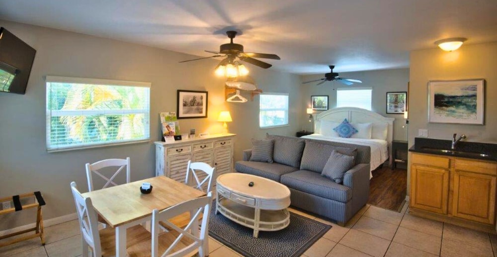 Cottage (NO PETS)