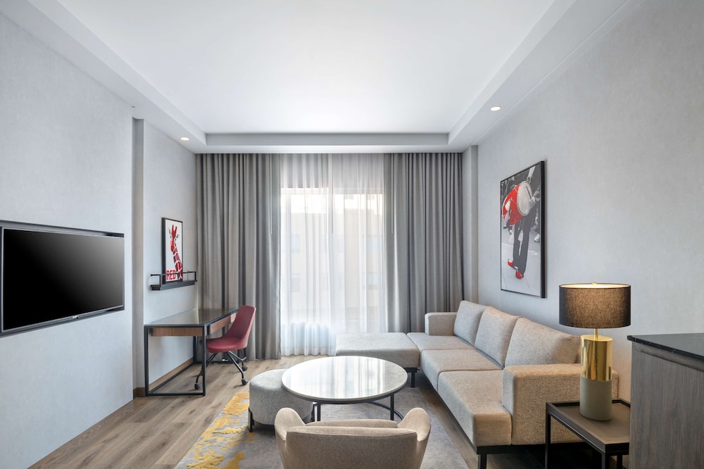 Executive Suite - Photo 10