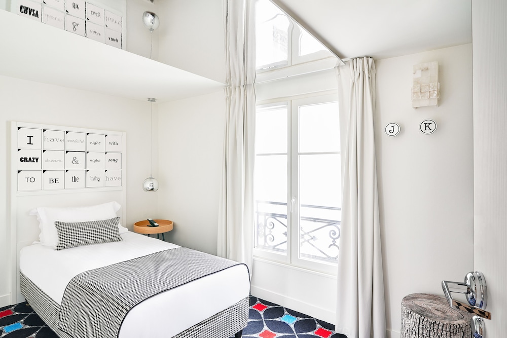 Standard Single Room - Free soft minibar, courtesy tray, Chromecast - Digital press photo 2