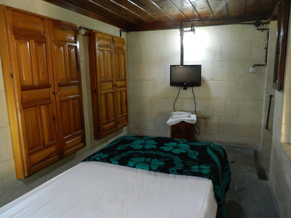 Economy Single Room, Shared Bathroom