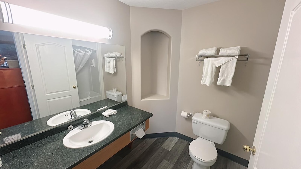Deluxe Suite, 2 Queen Beds, Non Smoking