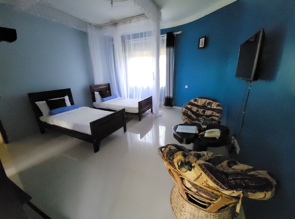 Family Room, 2 Bedrooms, Garden View