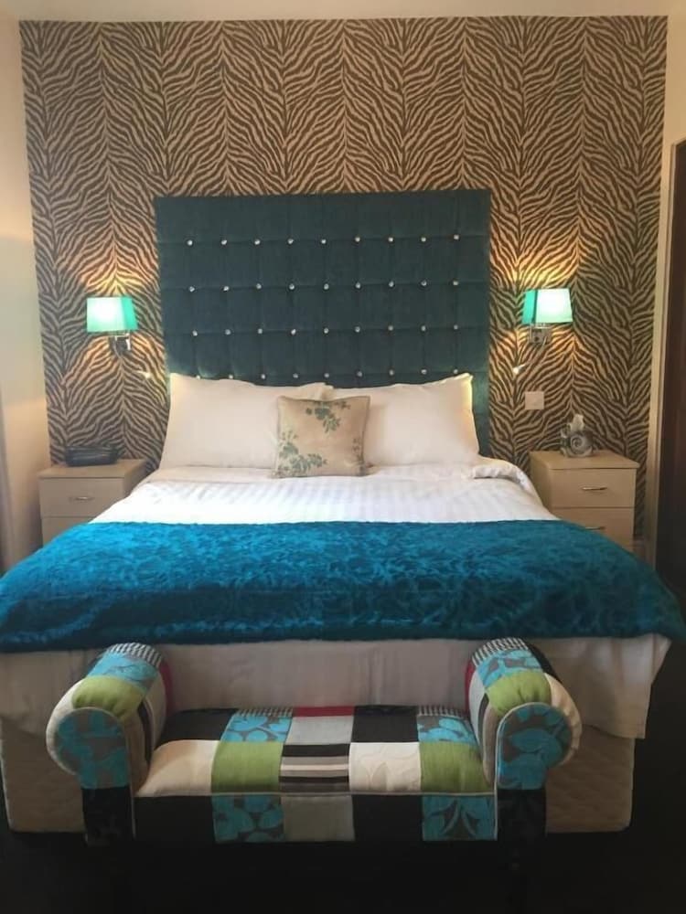 Standard Room, 1 King Bed, Non Smoking - Photo 3