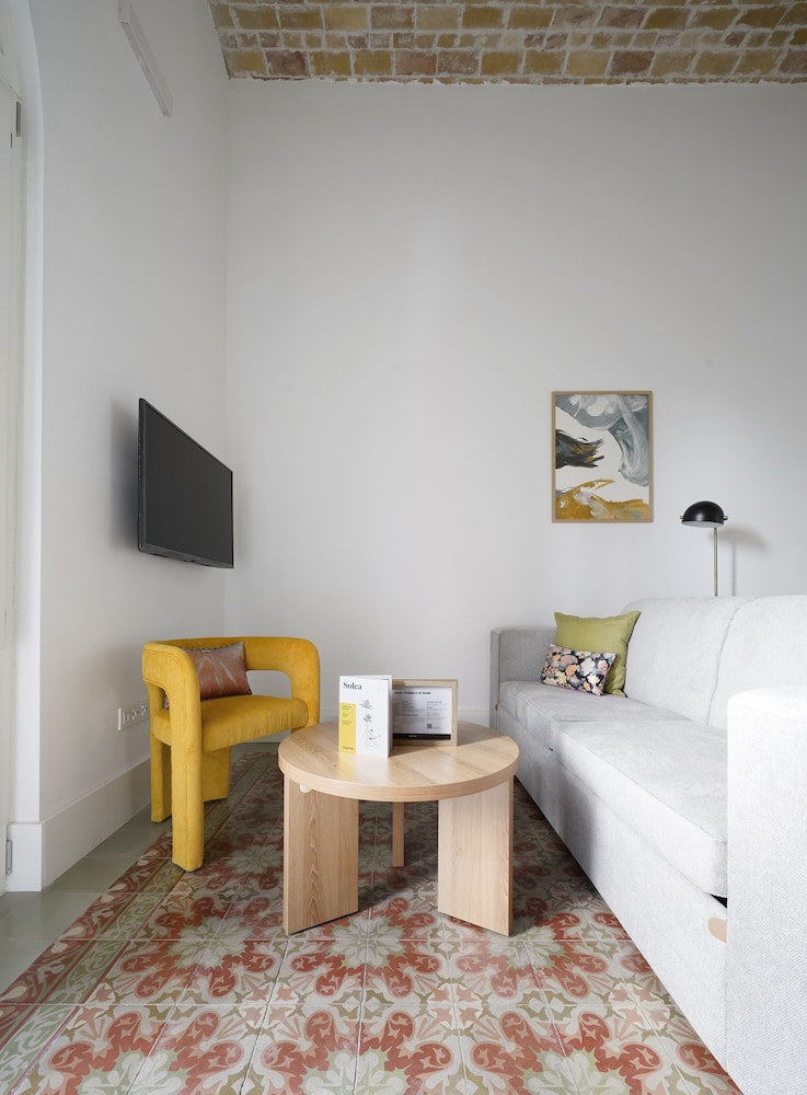 Extra Large Studio with Kitchen and Sofa Bed - Photo 7