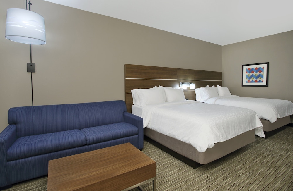 Suite, 2 Queen Beds, Accessible Bathtub (Mobility Tub) photo 3