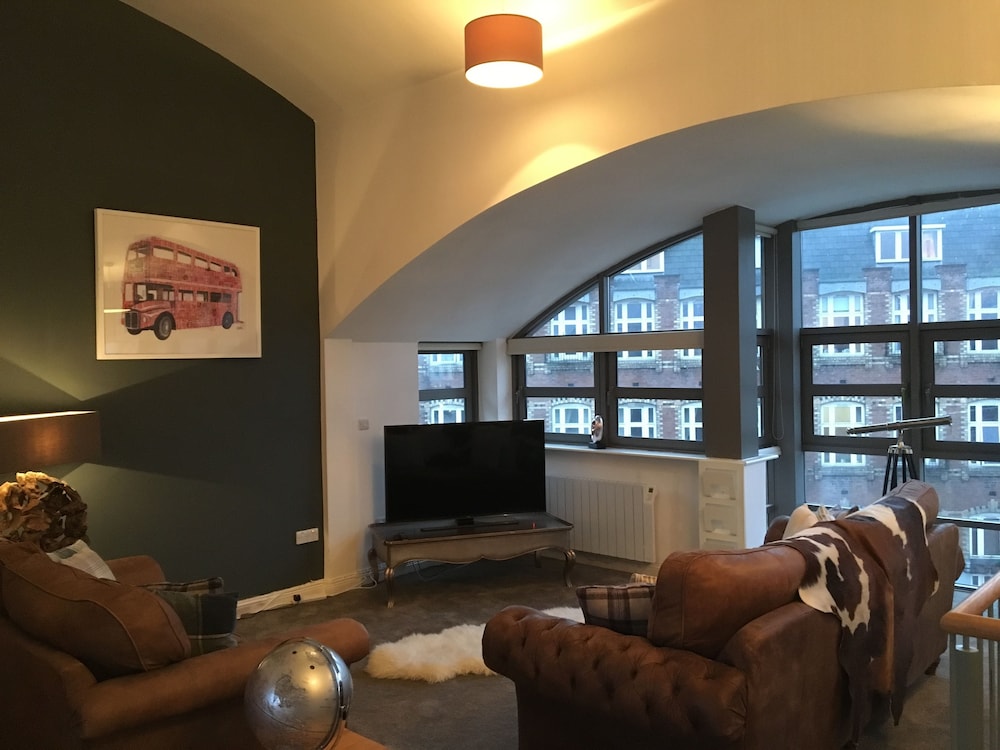 Luxury Penthouse, 2 Bedrooms, 2 Bathrooms, City View photo 2
