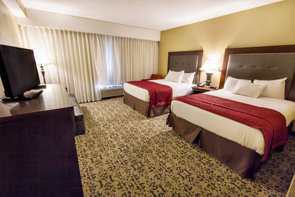 Double Room, 2 Queen Beds, Accessible - Photo 6