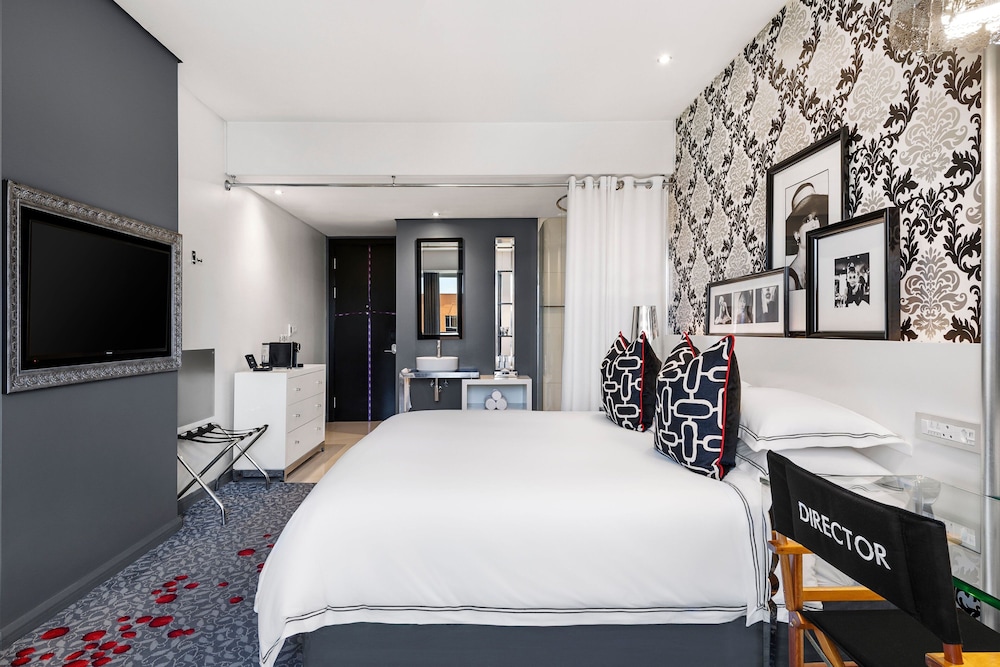 Deluxe Room, 1 King Bed - Photo 3
