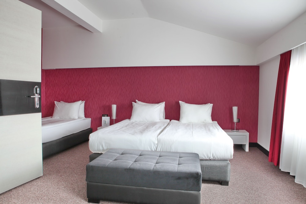 Family Room, 1 Bedroom photo 3