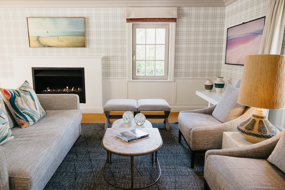 Executive Suite - Photo 4