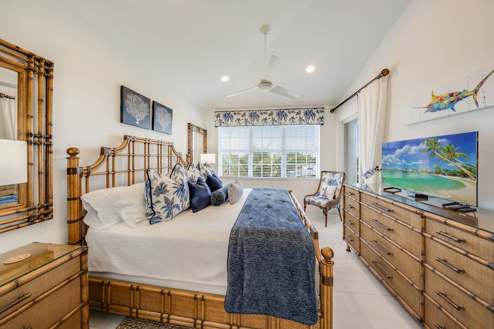 Condo, 4 Bedrooms, Sea View (3 Bath)
