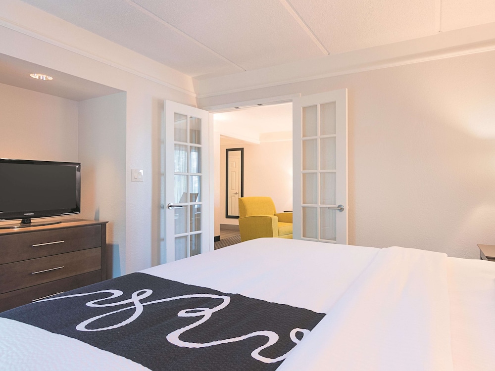 Suite, 1 King Bed, Non Smoking - Photo 5