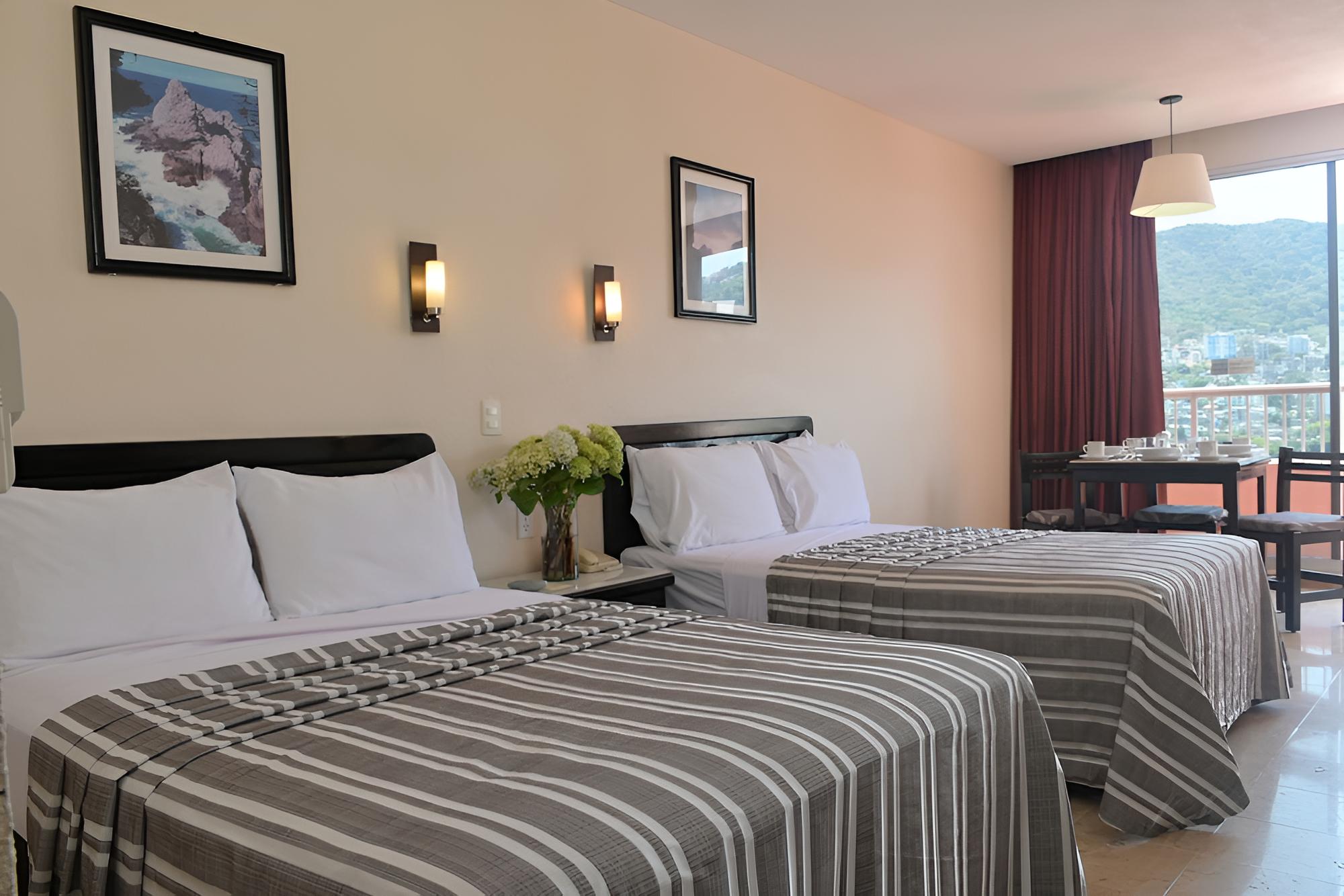 Standard Room with Balcony - Photo 12
