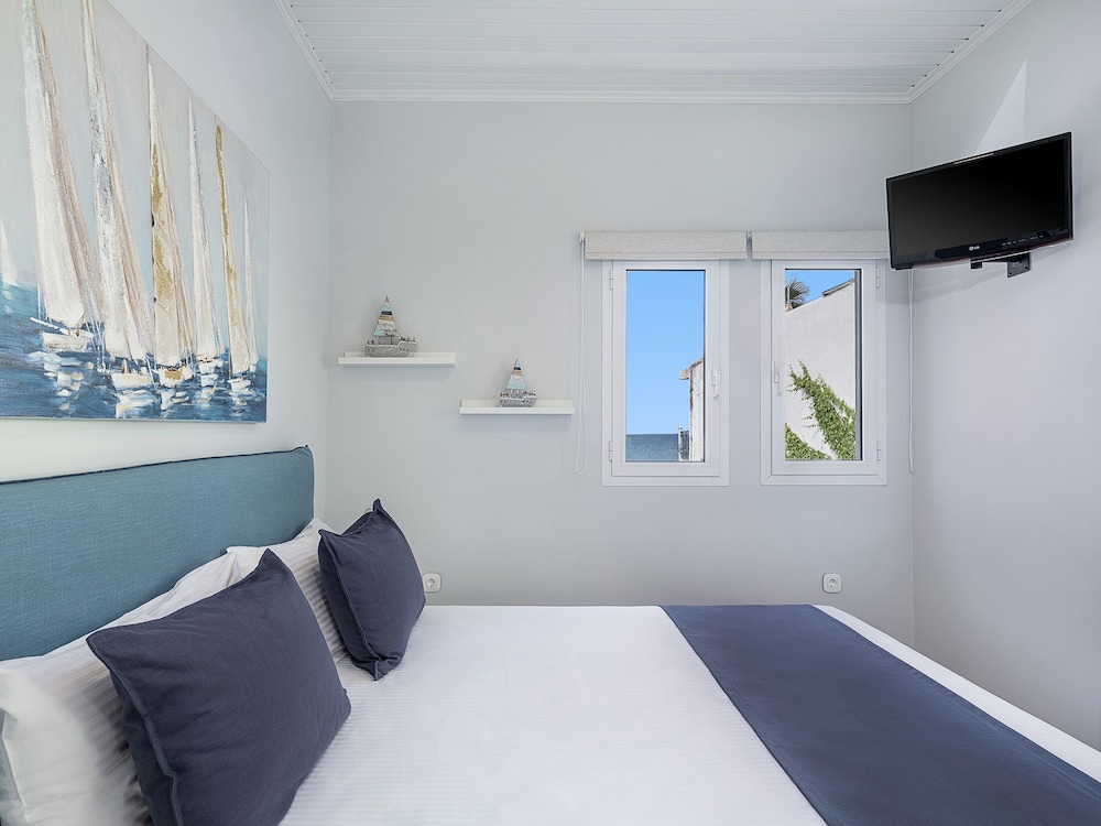 Deluxe Apartment, 1 Bedroom, Non Smoking, Partial Sea View photo 3