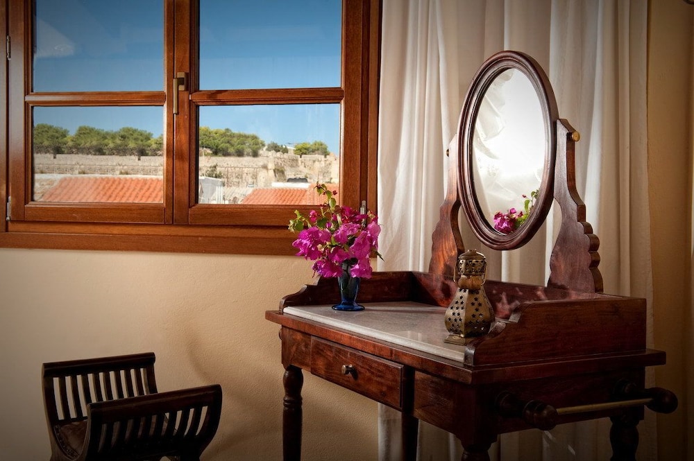 Standard Suite, 1 Double or 2 Twin Beds - Photo 12