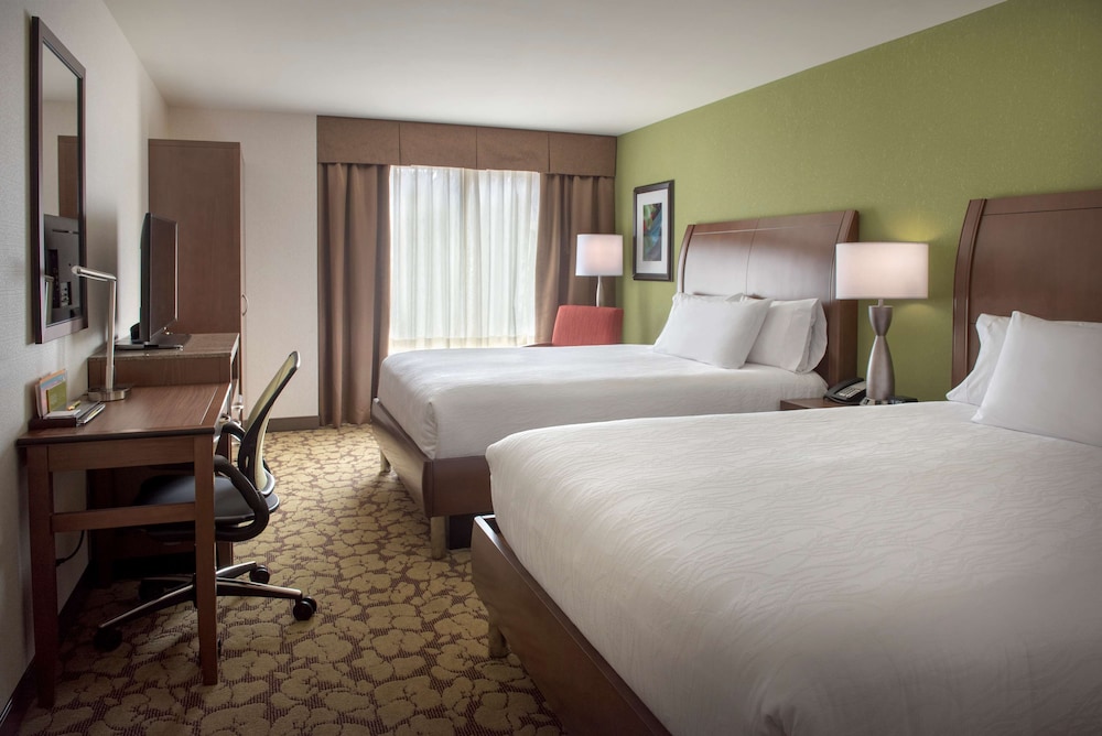 Room, 2 Queen Beds, Accessible (Roll In Shower)