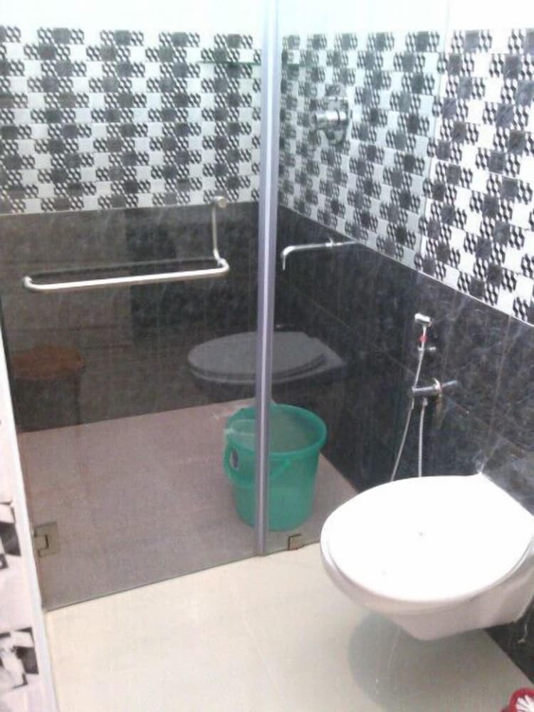 6 bedroom AC private apartment photo 2