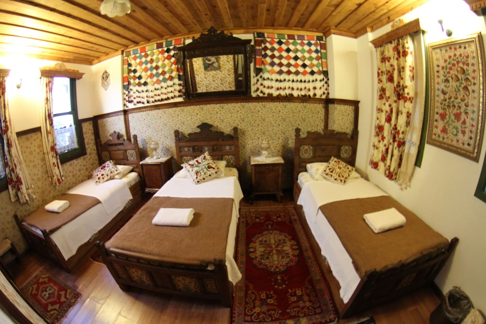 Standard Triple Room photo 2