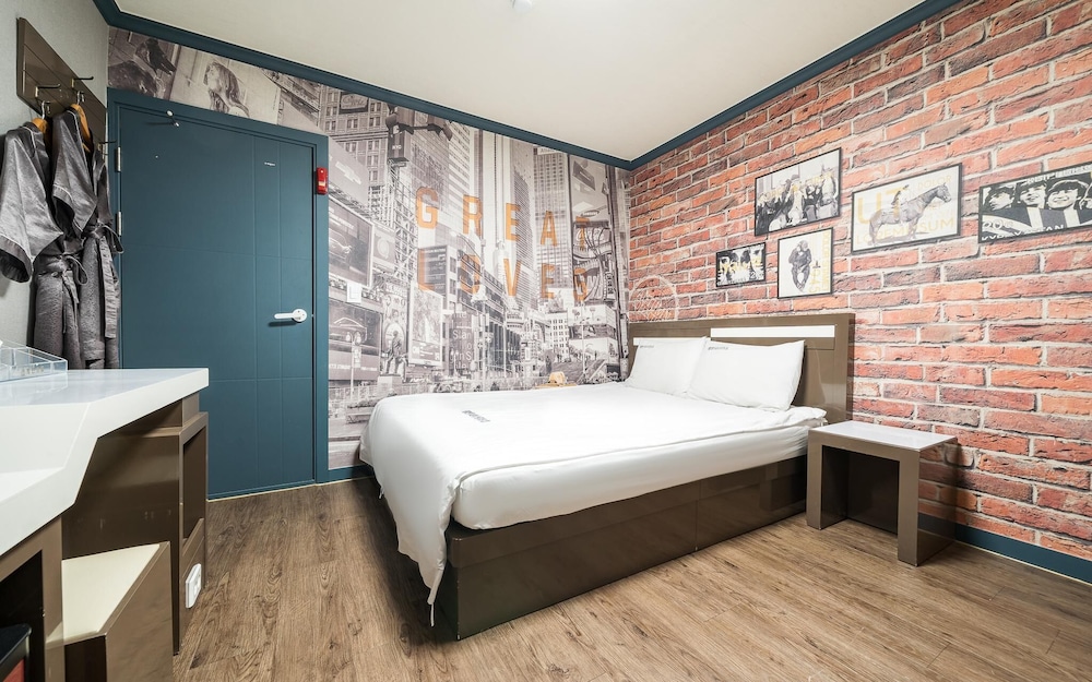 Room (Standard Room) - Photo 3