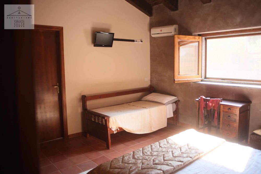 Superior Triple Room, 1 Bedroom, Ensuite photo 2
