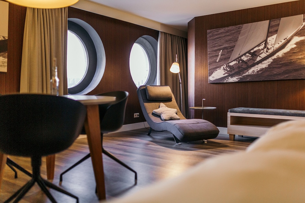 Suite, River View (Captain) photo 3
