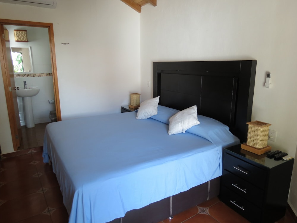 Comfort Studio Suite, Courtyard View photo 1