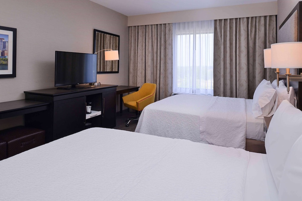 Room, 2 Queen Beds, Accessible, Non Smoking (Mobility & Hearing, Bathtub) photo 1