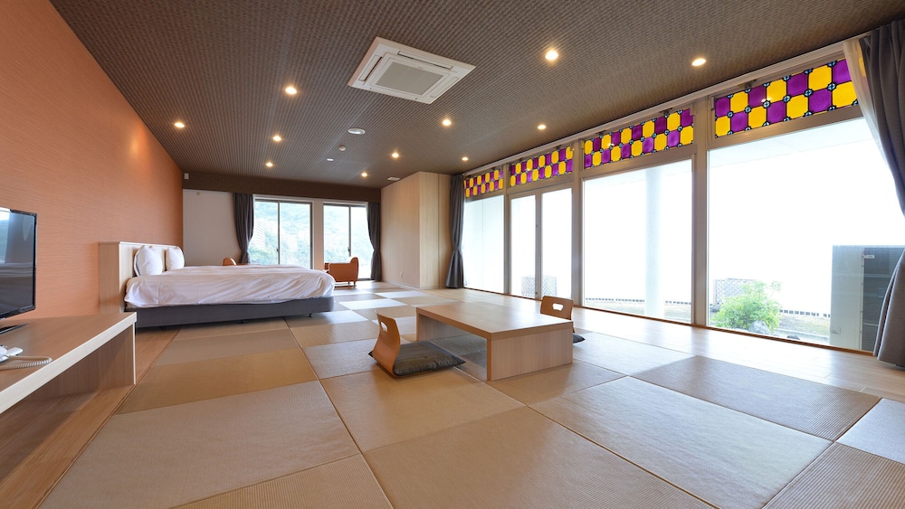 Suite Japanese-Style-Room with 20 Tatami mats & Twin Room(Sea Side) - Shared Bathroom - Non-Smoking