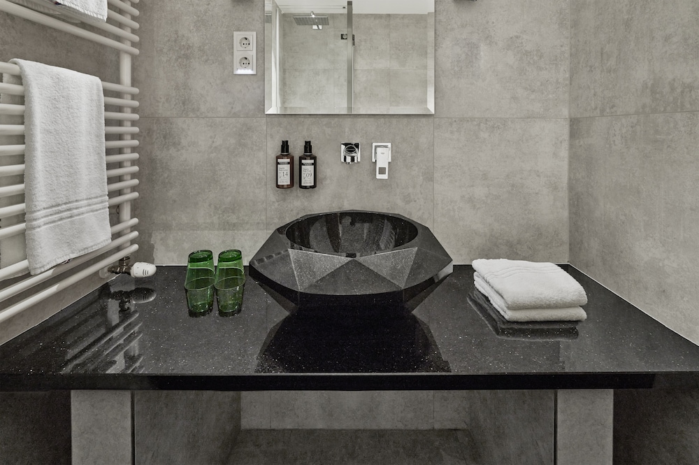 Signature Double Room - Photo 12