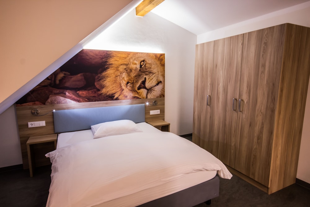 Deluxe Double or Twin Room - Photo 9