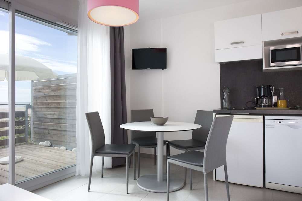 Sea front One-bedroom Apartment photo 3