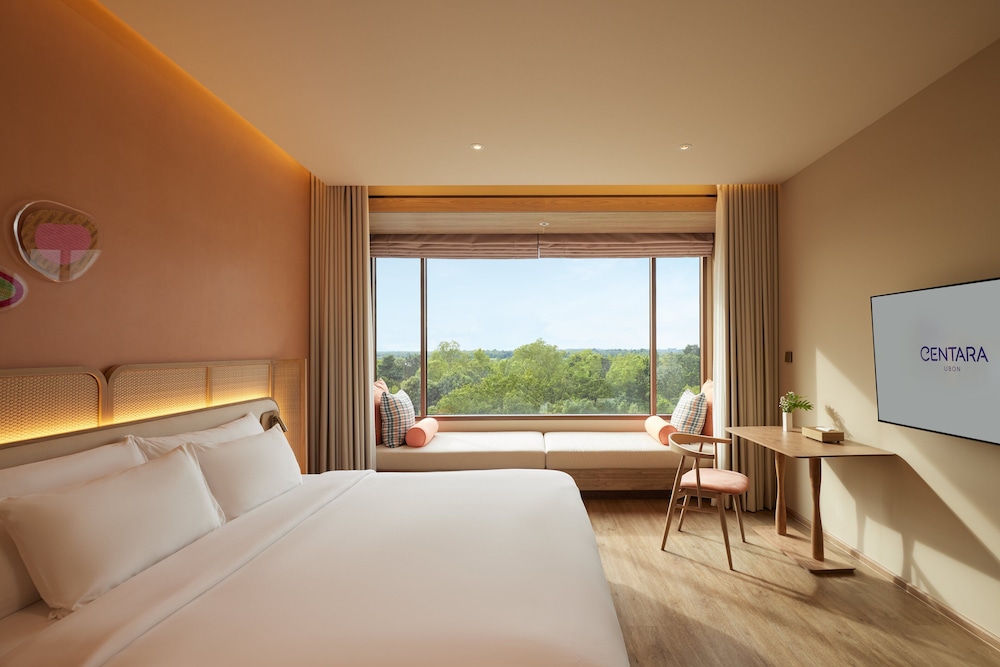 Deluxe Room, 1 King Bed - Photo 3