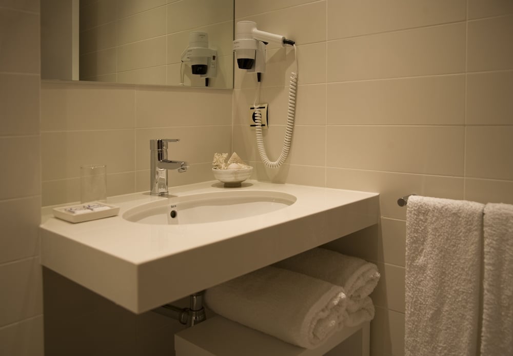 Standard Double Room Single Use - Photo 5