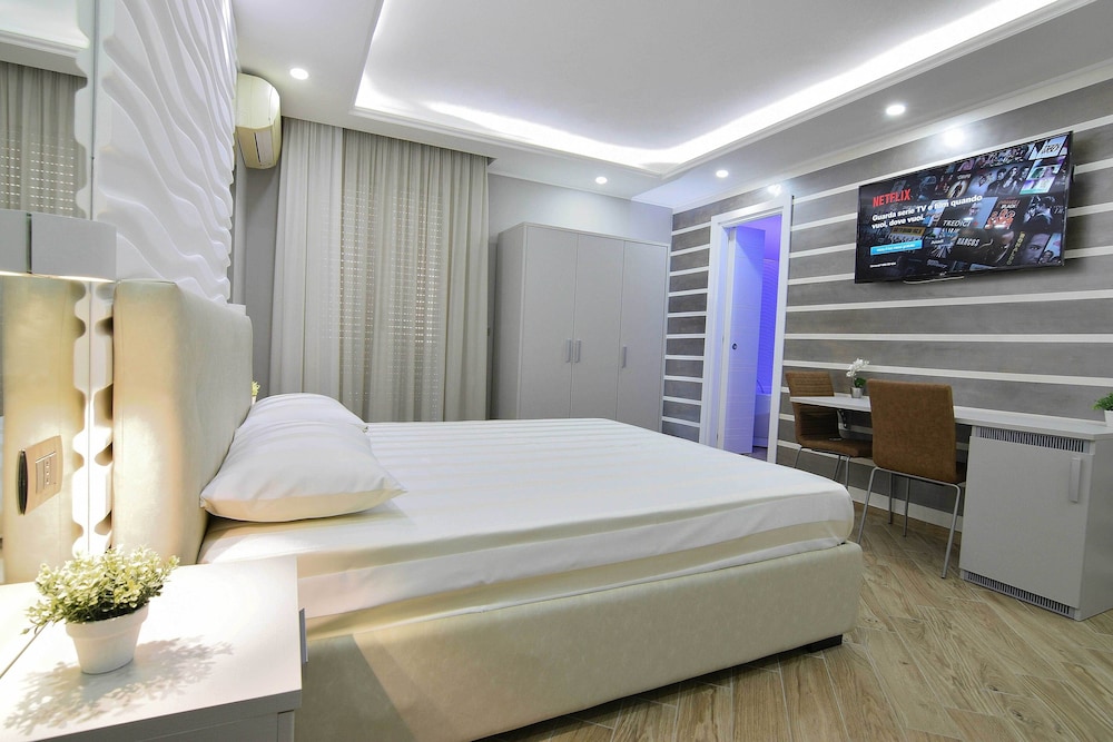 Luxury Suite photo 1