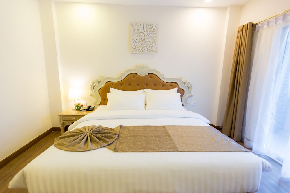Superior King Bed photo 3