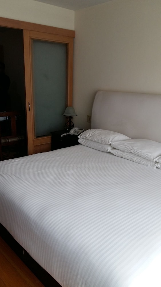 Junior Suite, 1 King Bed, Non Smoking, City View