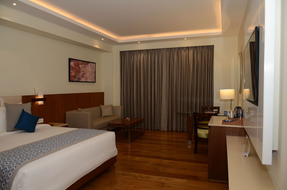 Junior Suite, 1 Double Bed, Bathtub - Photo 10