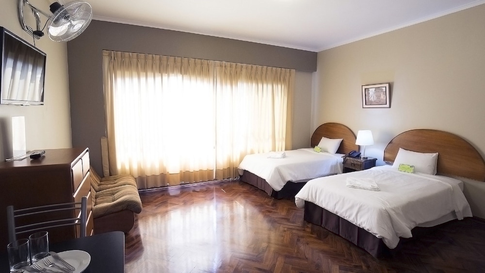 Family Suite, 3 Bedrooms, 2 Bathrooms photo 3