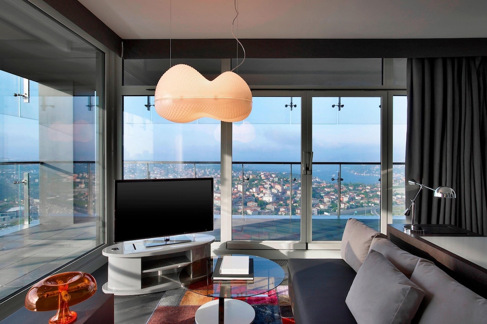 Residential Suite, Club lounge access, 1 Bedroom Suite, 1 King, Bosphorus view, Terrace thumbnail 5