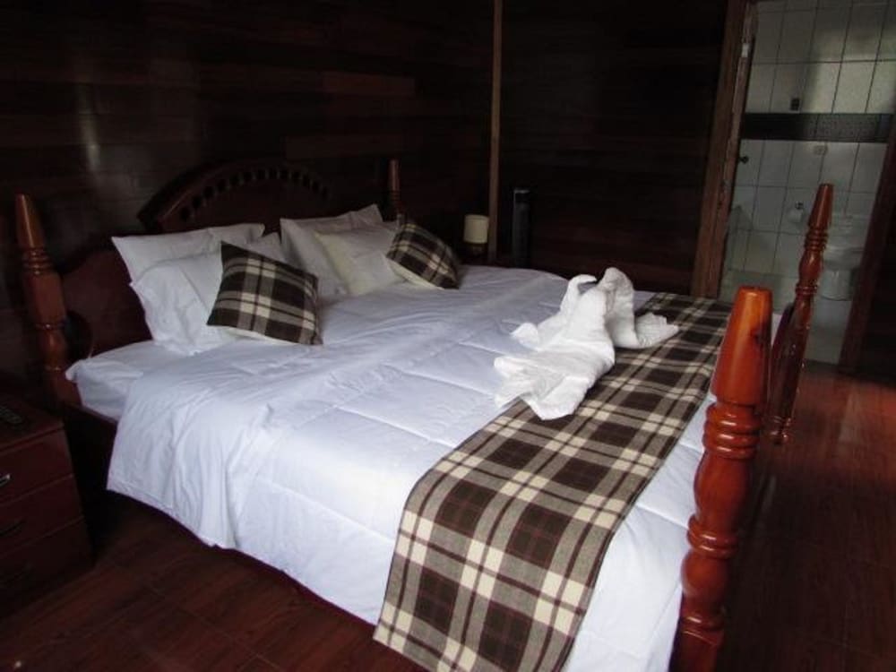 Superior Suite, 1 King Bed, Garden View photo 2