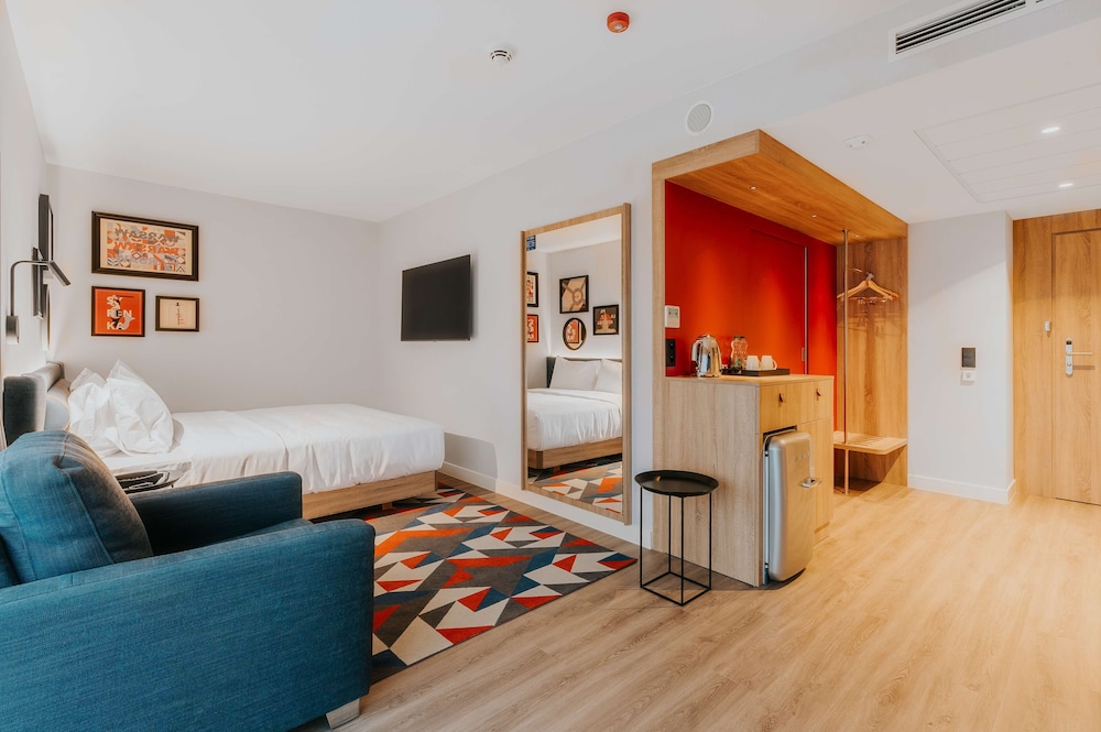 Standard Double or Twin Room, 1 King Bed, Accessible - Photo 2