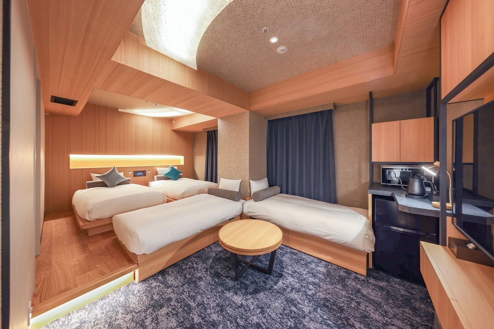Deluxe Twin with 1 Extra Sofa Bed, Non Smoking photo 3