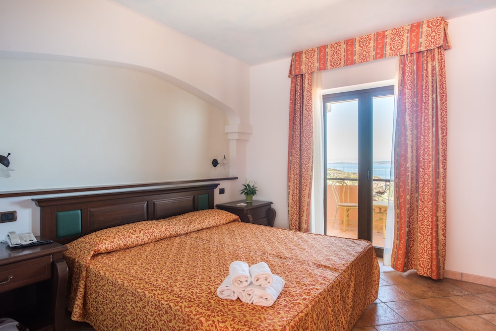 Standard Double or Twin Room, Sea View - Photo 3