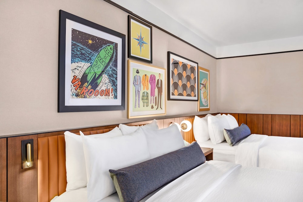 Premium Room, 2 Queen Beds, Accessible (Communications) - Photo 5