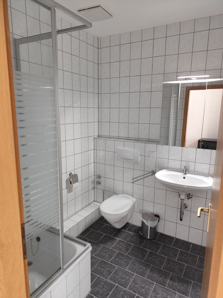 Standard Triple Room, Private Bathroom, Courtyard View photo 3
