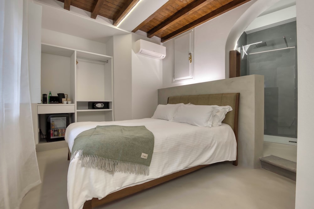 Standard Double Room, Garden View