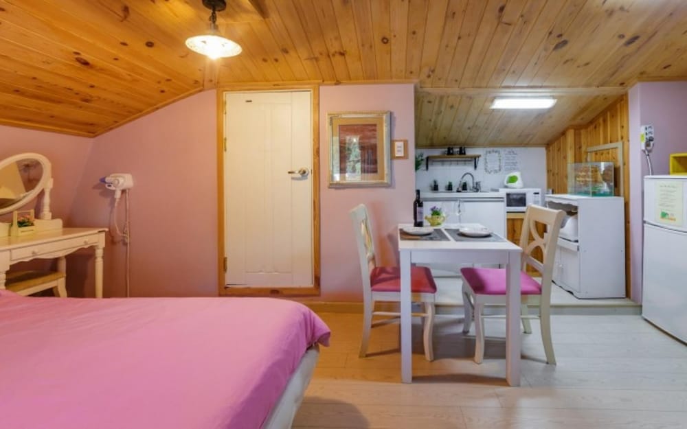 Room (Staying in room 301 [studio private t)