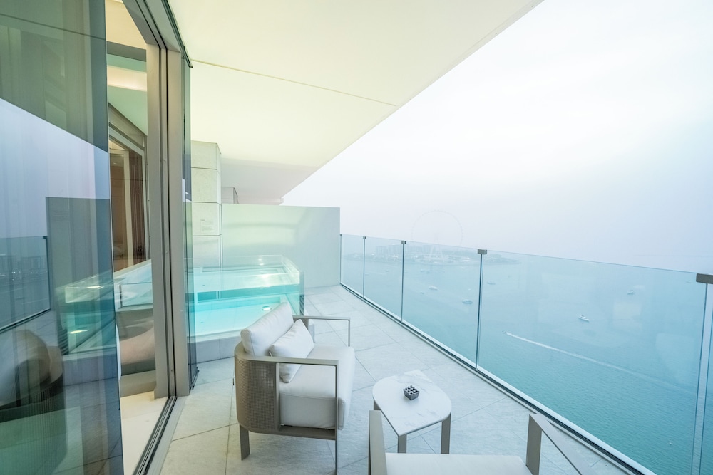 1 BED | Skyline Suite w/Pool photo 3