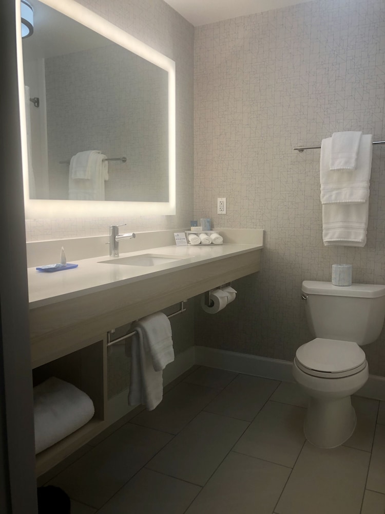 Suite, 1 King Bed, Accessible, Balcony (Communications) - Photo 7